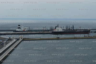 Port Polnocny, Gdansk. Zbiornikowiec Navigator przyplynal...