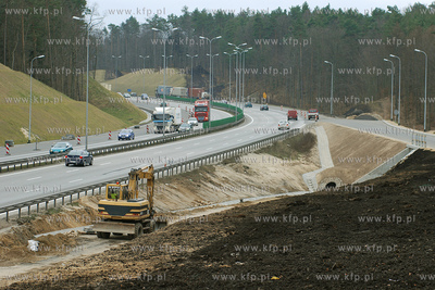 Gdynia. Dobiegaj1 konca prace przy budowie ostatniego...