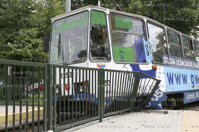 Gdansk.Tramwaj linii 12 wypadl z szyn kolo Opery Baltyckiej.

13.07.2008

Sebastian...