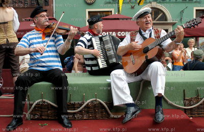 Baltic Sail 2008. Parada zeglarzy ulica Dluga w Gdansku.
11.07.2008
Fot....