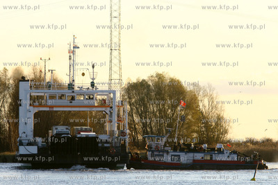 Swinoujscie
Okolo godziny 5 rano prom Karsibor I,...