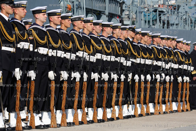 Port Wojenny w Swinoujsciu, Uroczyste przekazanie obowiazkow...