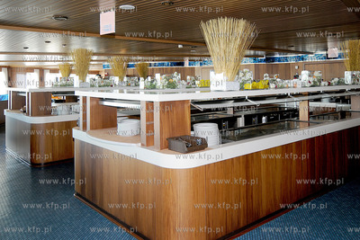 Gdynia. Do nabrzeza w Baltyckim Terminalu Kontenerowym...