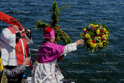 Morska Pielgrzymka Rybakow na lodziach na odpust sw....