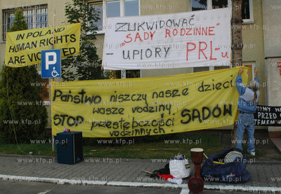 Elblag. Sad Rejowony. Ojcowie i przedstawiciele kilkunastu...