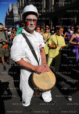 Gdansk. Parada karnawalowa grup kuglarskich z Trojmiasta...