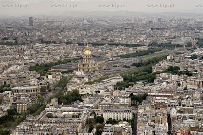 Widok na Paryz z wiezy Monparnasse. Nz. Les Invalides...