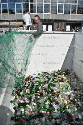 Akcja promocji segregowania smieci poparta mi. przez...