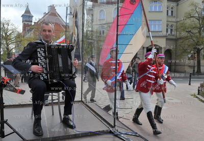 Sopot Ulica Artystow 2011. Performance patriotyczny...