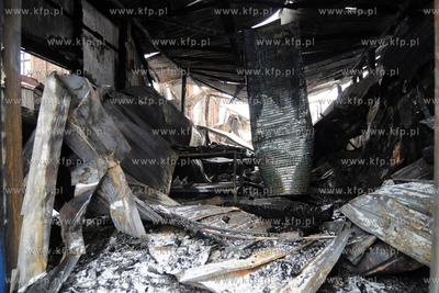 Rozbiorka strawionej pozarem hali produkcyjnej firmy...