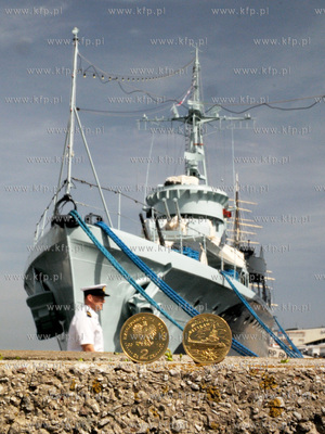 Narodowy Bank Polski rozpoczal emisje monet 2-zlotowych...