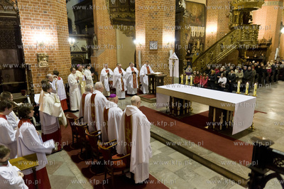 Msza Wieczerzy Panskiej w katedrze pelplinskiej sprawowana...