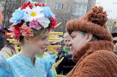 Zawieszenie wiechy na Teatrze Muzycznym w Gdyni. Nz....