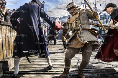 Gdansk. Wyspa Olowianka. Do abordazu - rekonstrukcja...