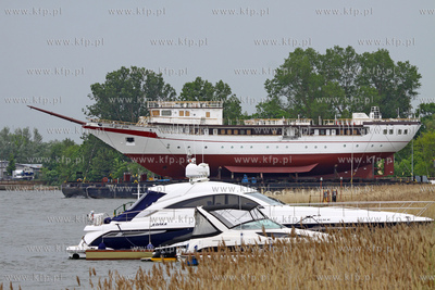 Transport kadluba do portu wewnetrzego w Gdansku szkolnego...