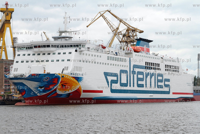 Prom Mazovia nalezaca do linii Polferries z grafika...