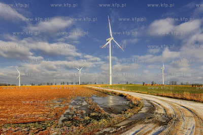 Elektrownia wiatrowa w okolicy Wladyslawowa. 06.01.2015...