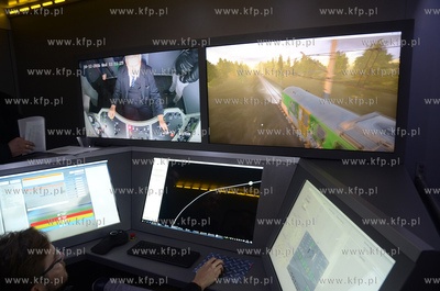 Gdynia. Prezentacja symulatora lokomotywy SIMTRAQ....