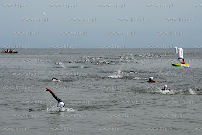 Sopot. Plaza k. molo. Wyscig plywacki dookola Molo...