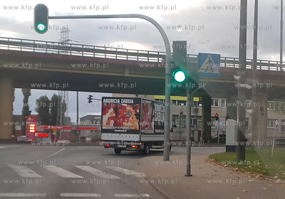 Samochód dostawczy oklejony drastycznymi zdjęciami...