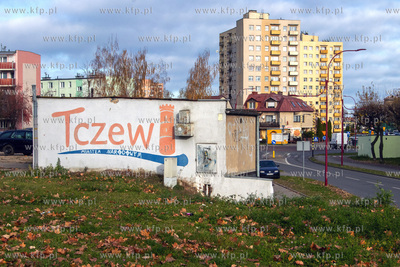 Graffiti na elewacji garażu przy ulicy Saperskiej...
