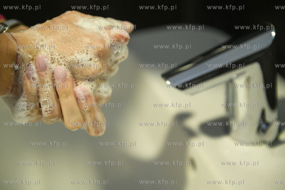 Mycie rąk. ***Zdjęcia ilustracyjne*** 06.03.2020...