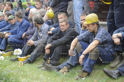 Protest stoczniowcow ze Stoczni Gdynia w związku z...