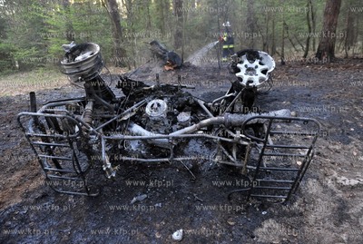 Na lesnej drodze pomiedzy Sulminem gmina Zukowo, a...
