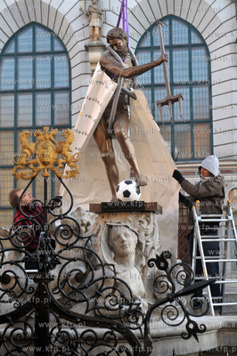 Kopia figury z fontanny Neptuna wykonana ze sztucznego...