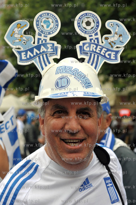 Dlugi Targ w Gdansku. Greccy kibice na ulicach Glownego...