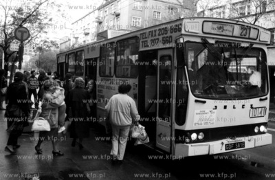 Gdynia. Trolejbus marki Jelcz linii 23 na przystanku...