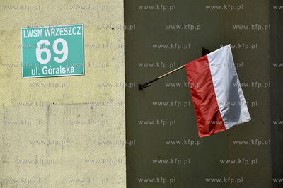 Gdańsk Brętowo, Niedżwiednik. Polska flaga na budynku...