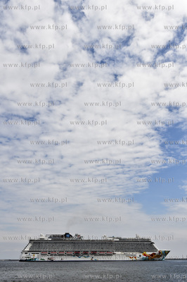 Zawinięcie statku wycieczkowego "Norwegian Getaway"...