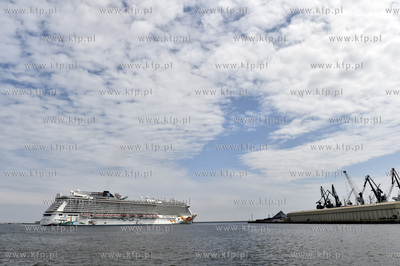 Zawinięcie statku wycieczkowego "Norwegian Getaway"...
