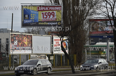 Gdańsk, Strzyża. Billboardy reklamowe na al. Grunwaldzkiej....
