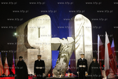 Gdynia Stocznia. Pomnik Ofiar Grudnia 1970. Obchody...