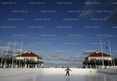 Sopot. Lodowisko na molo.
03.03.2010
fot. Krzysztof...