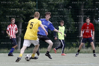 Gdansk Zaspa. Pilkarski turniej dzikich druzyn Do przerwy...