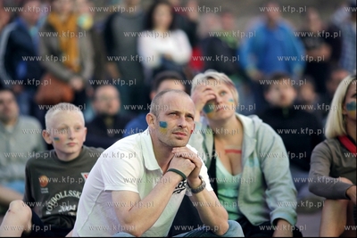 Gdansk. Mistrzostwa Europy w Pilce Noznej. Kibice ogladaja...