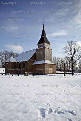 Sierakowice. Zabytkowy, drewniany kosciol sw. Marcina.
07.02.2013
fot....
