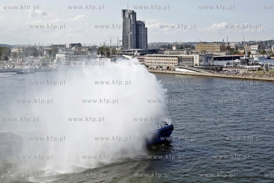 Gdynia. Swieto Morza. Pokaz dzialan antyterrorystycznych...