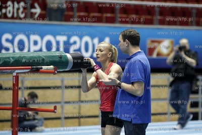 Trening skoczkini o tyczce Anny Rogowskiej, przed rozpoczynajcymi...