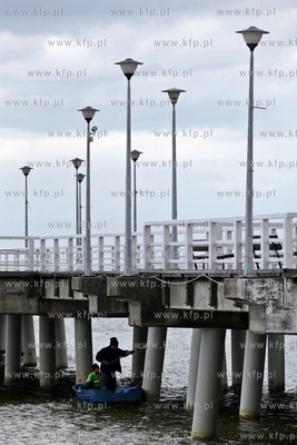 Pozimowa kosmetyka molo w Gdańsku Brzeźnie.
13.05.2015
fot....