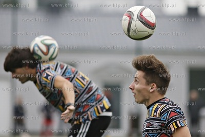 Gdansk Zaspa. Pilkarski turniej dzikich druzyn Do przerwy...