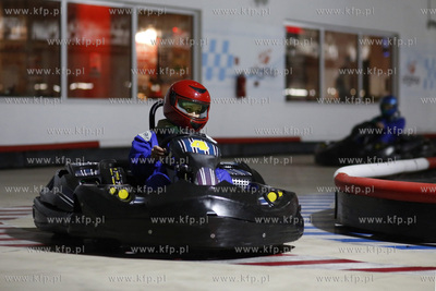 Fun Arena. Wyścig gwiazd. Na torze gokartów elektrycznych...