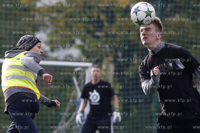 Gdansk Zaspa. Pilkarski turniej dzikich druzyn Do przerwy...