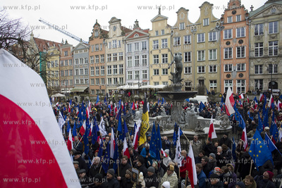 Gdańsk. Długi Targ. Manifestacja jedności z Europą...