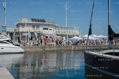 Sopot. 12. Charytatywny skok z molo do morza dla Moniki...