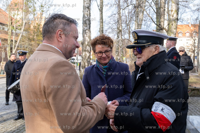 Sopot. Pomnik Armii Krajowej w parku im. sanitariuszki...