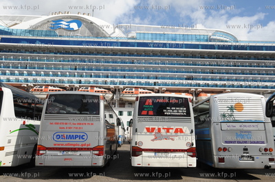 Wycieczkowiec Emerald Princess jest najwiekszym statkiem...